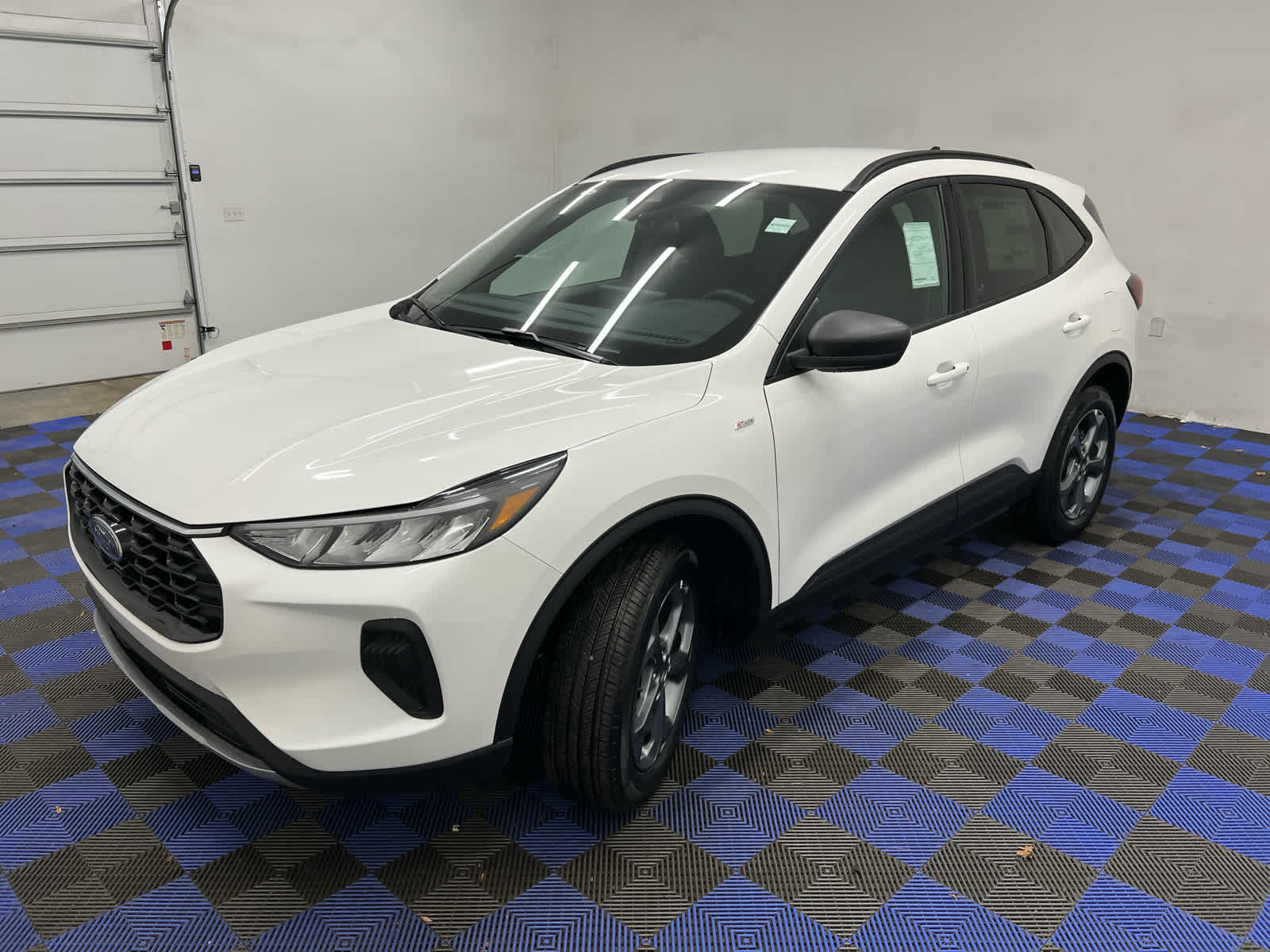 2025 Ford Escape ST-Line photo 3