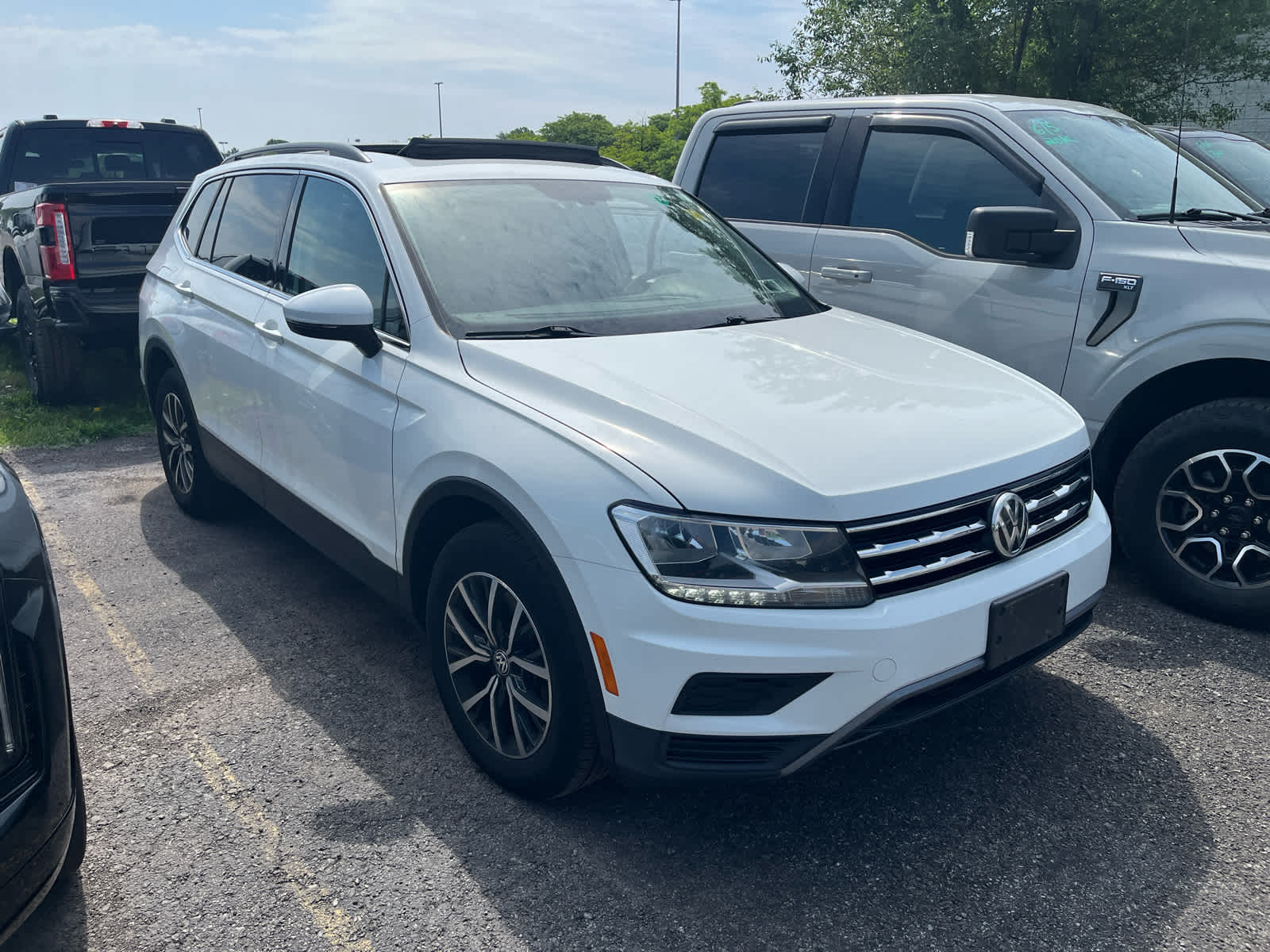 Used 2019 Volkswagen Tiguan SE with VIN 3VV2B7AX4KM036802 for sale in Niagara Falls, NY