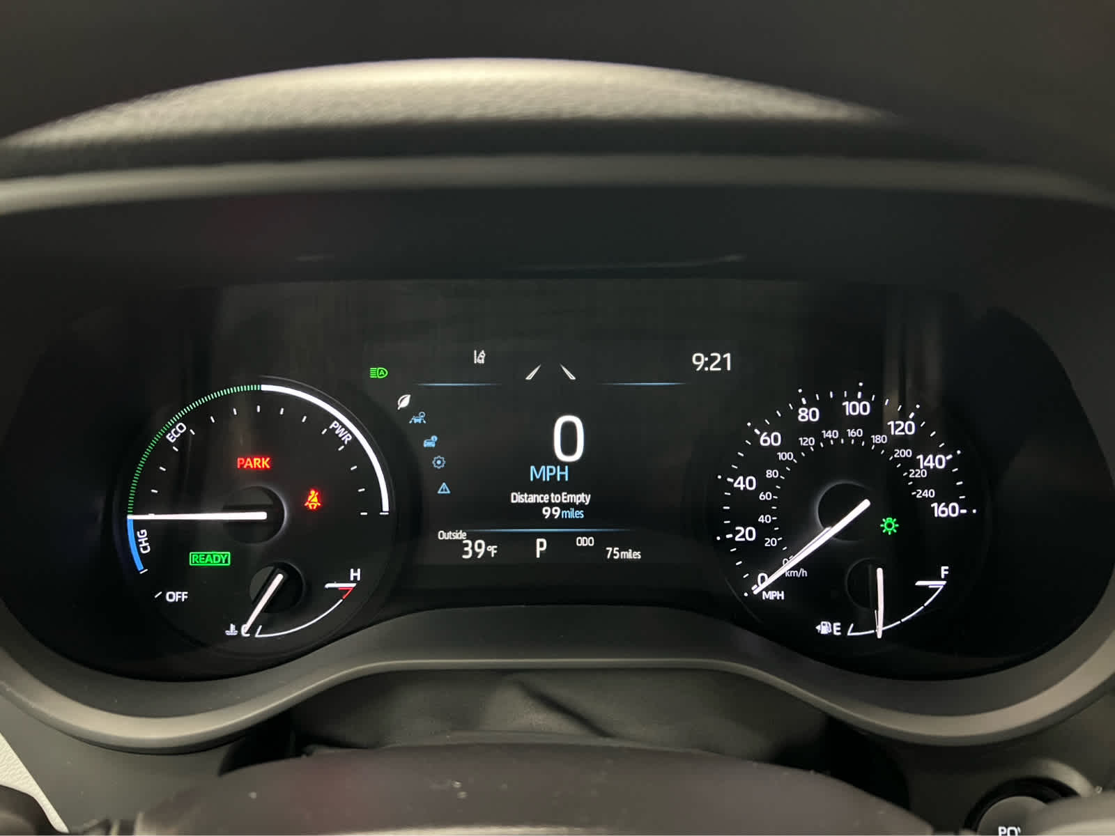 2025 Toyota Sienna LE - Photo 28