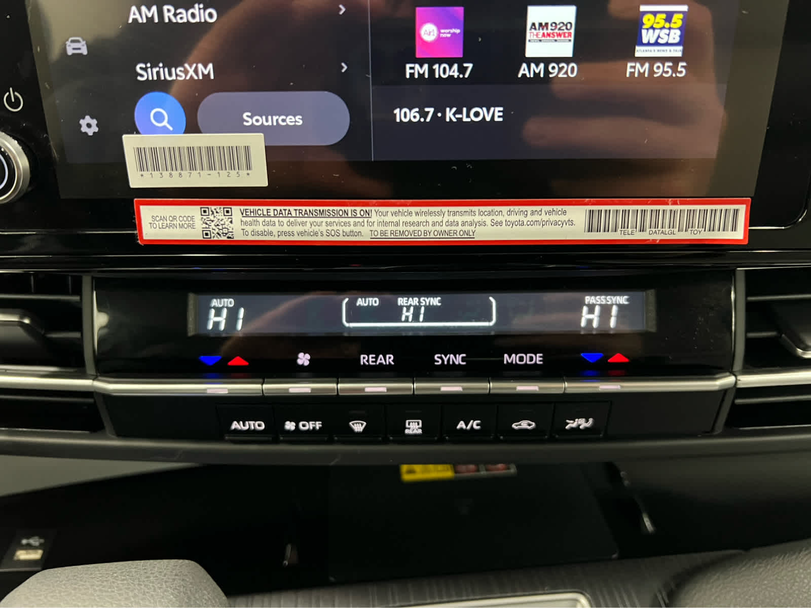 2025 Toyota Sienna LE - Photo 32