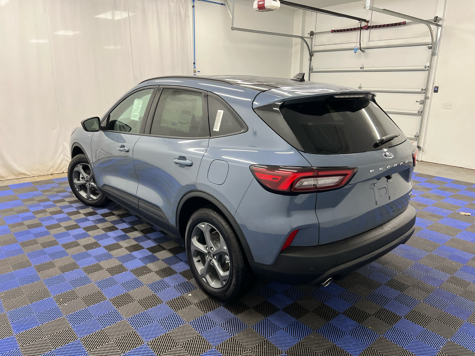 2025 Ford Escape ST-Line photo 4