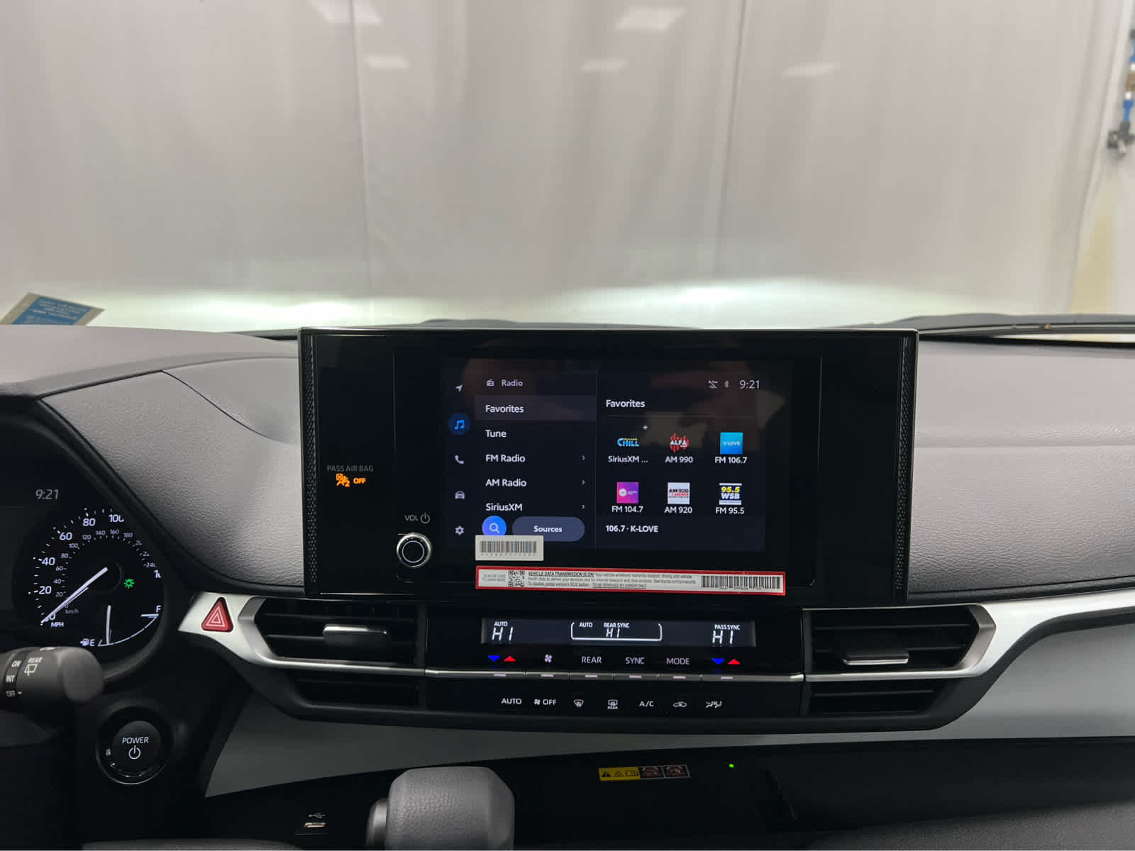2025 Toyota Sienna LE - Photo 29