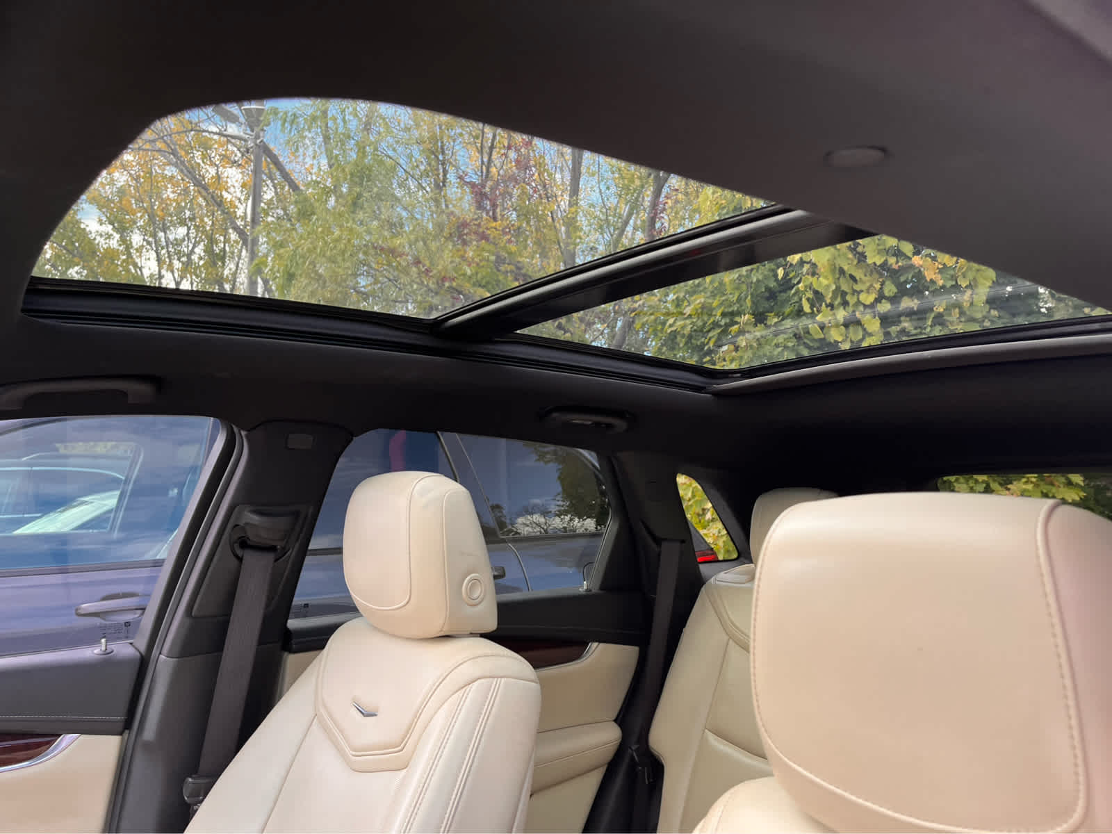 2017 Cadillac XT5 Luxury photo 2