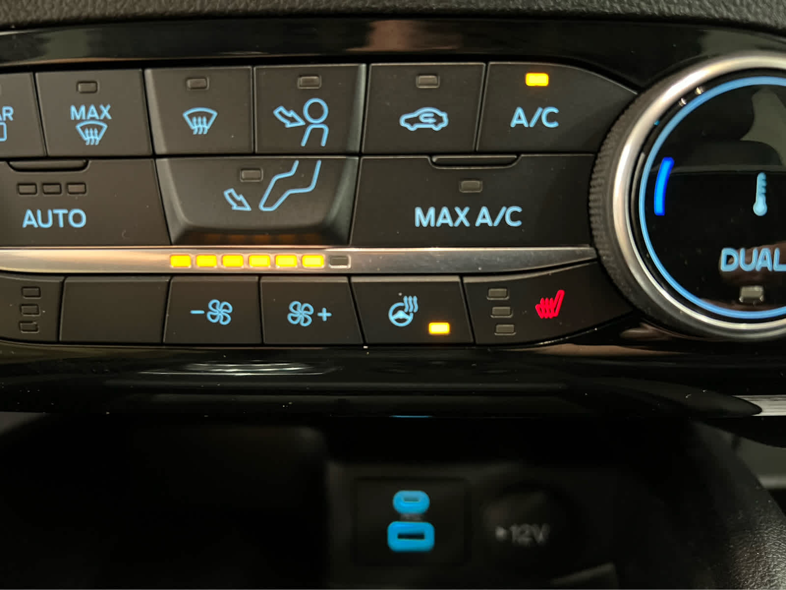 2022 Ford Escape SEL photo 3