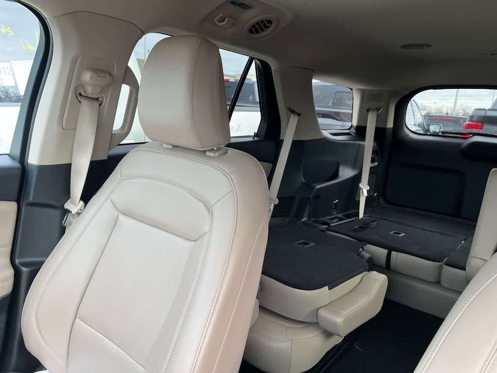 2024 Ford Explorer XLT photo 2