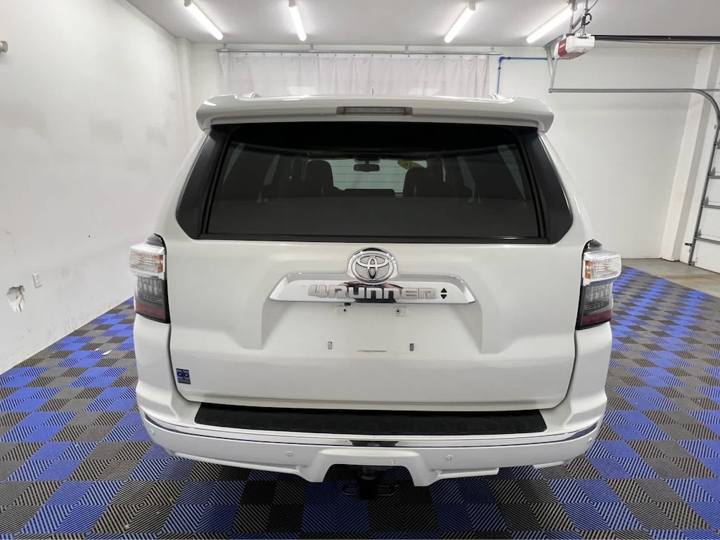 2016 Toyota 4Runner Limited photo 3