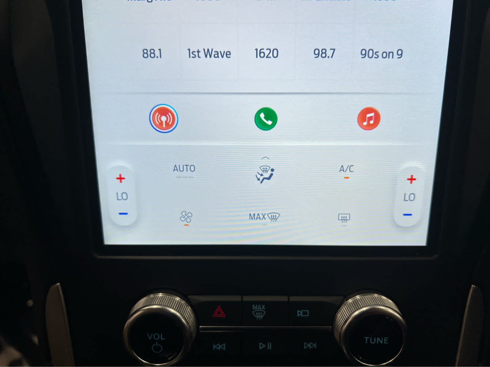 2024 Ford Edge SE photo 3