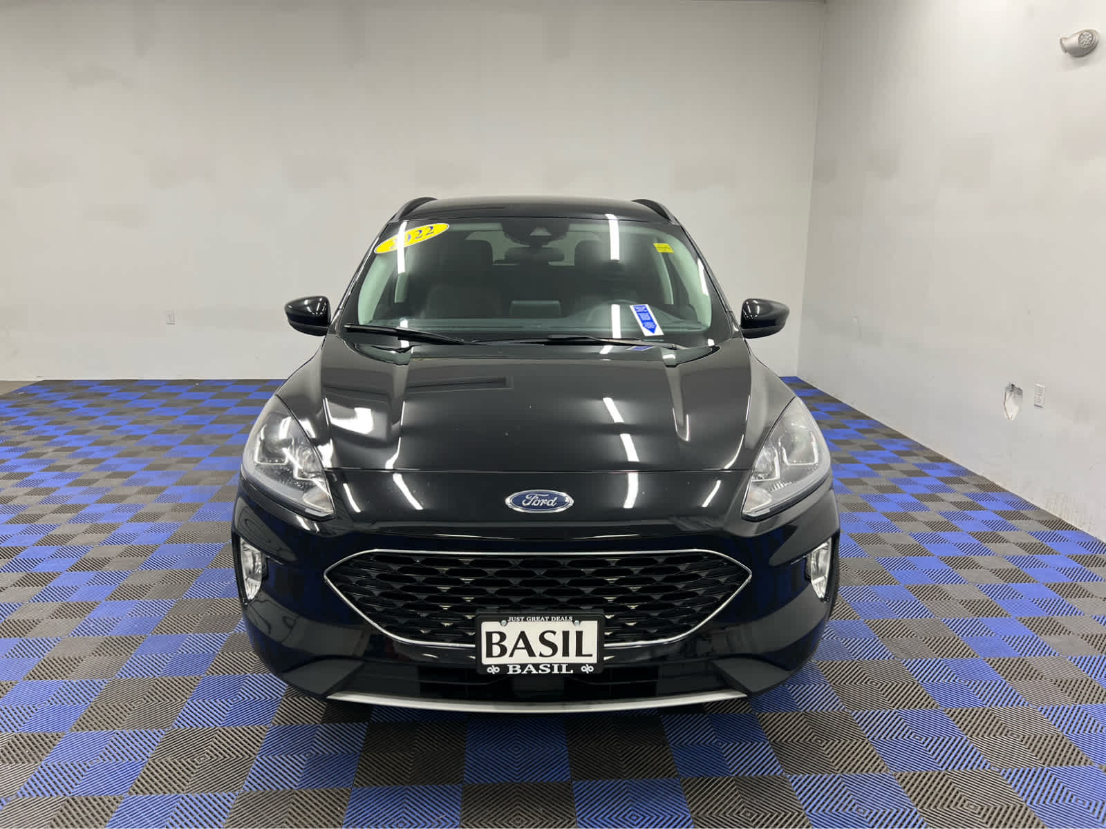2022 Ford Escape SEL photo 2
