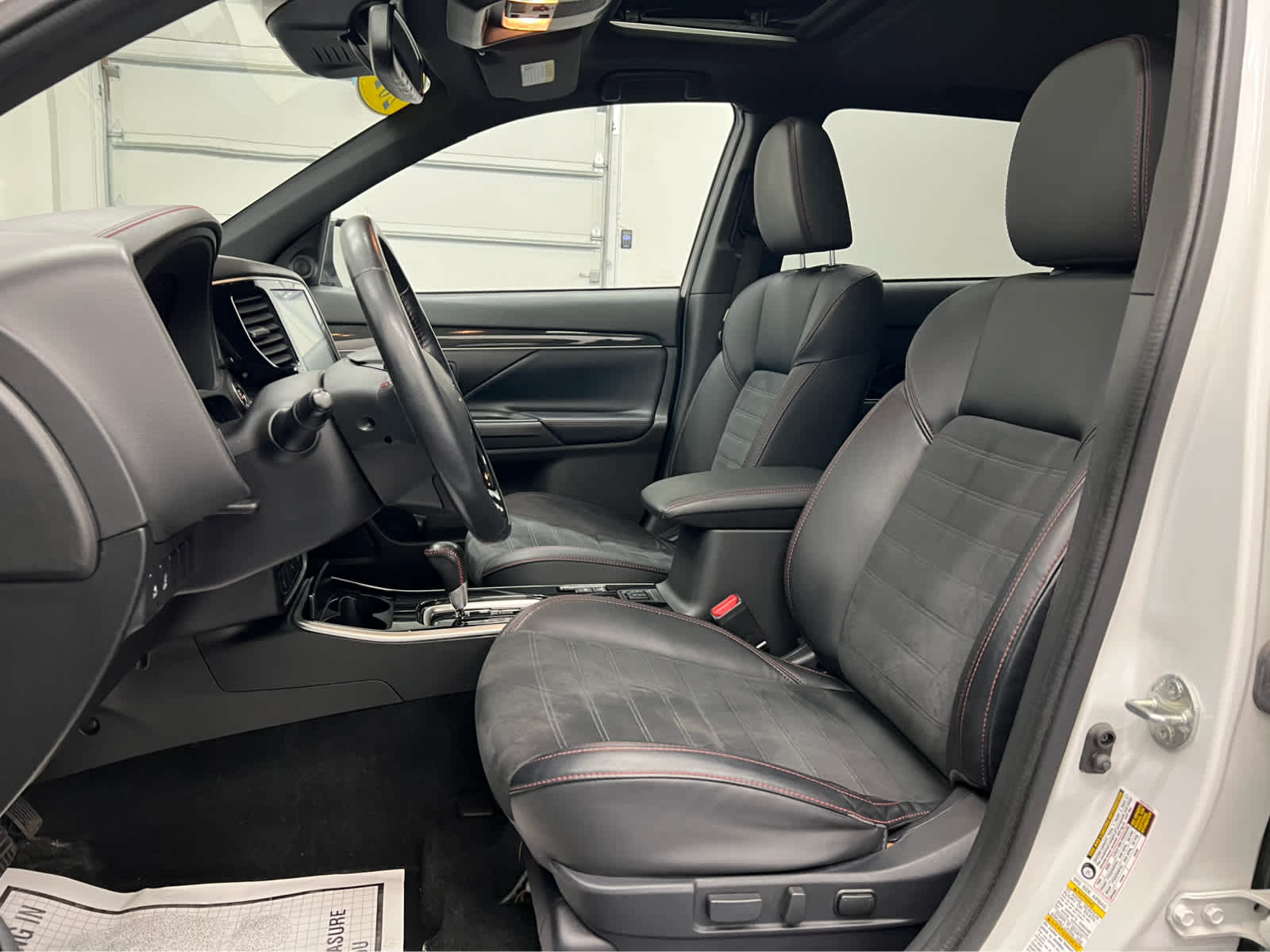 Used 2020 Mitsubishi Outlander LE with VIN JA4AZ3A31LZ003245 for sale in Niagara Falls, NY