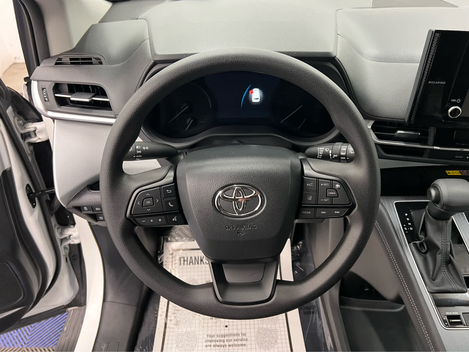 2025 Toyota Sienna LE - Photo 22