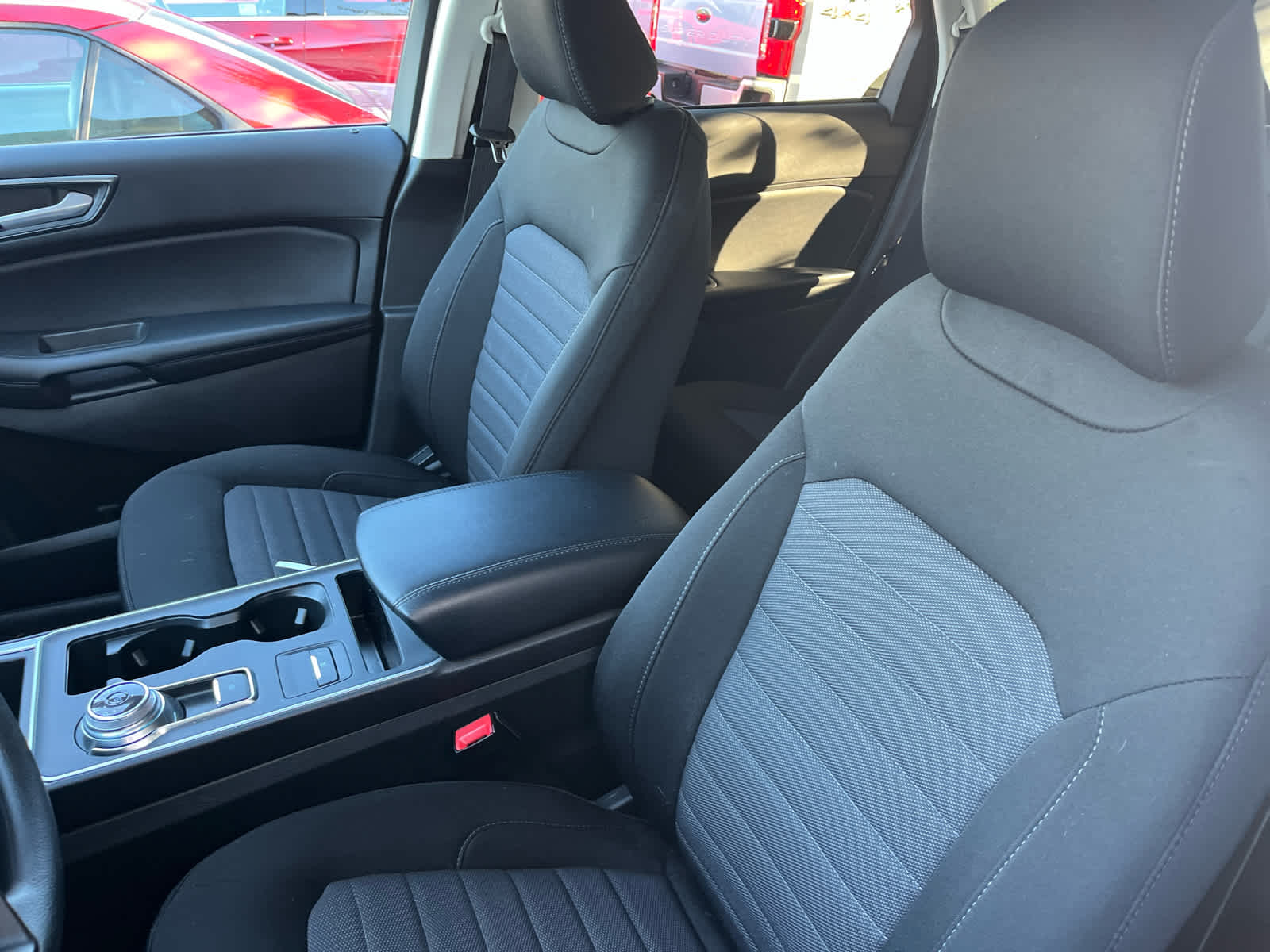 2024 Ford Edge SE photo 3
