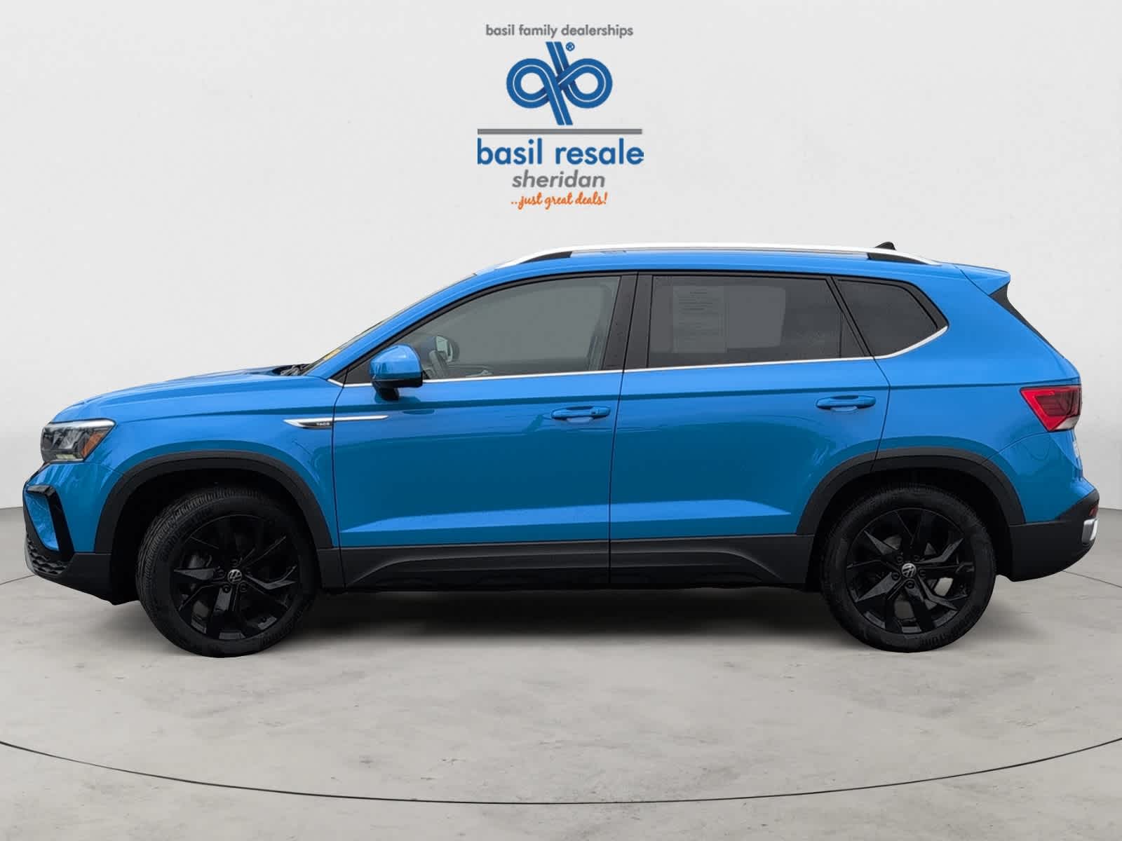 2022 Volkswagen Taos SE photo 3