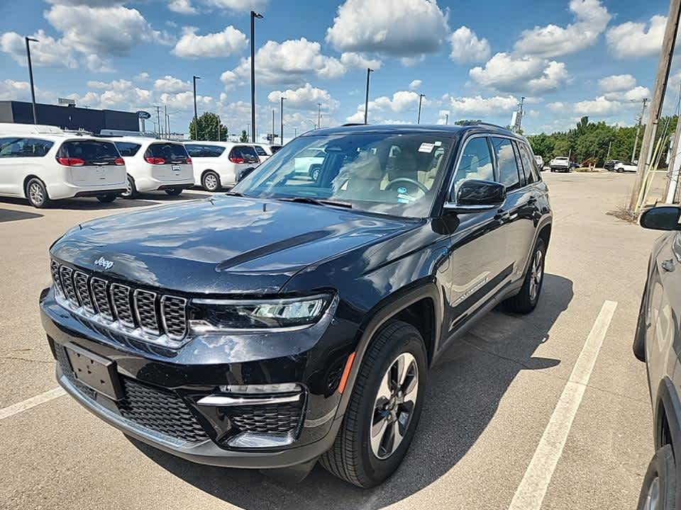 2023 Jeep Cherokee 4xe photo 2