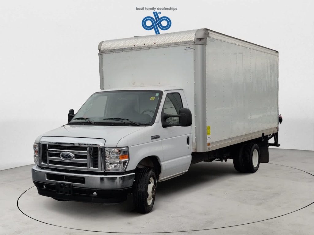 2024 Ford E-450 photo 2