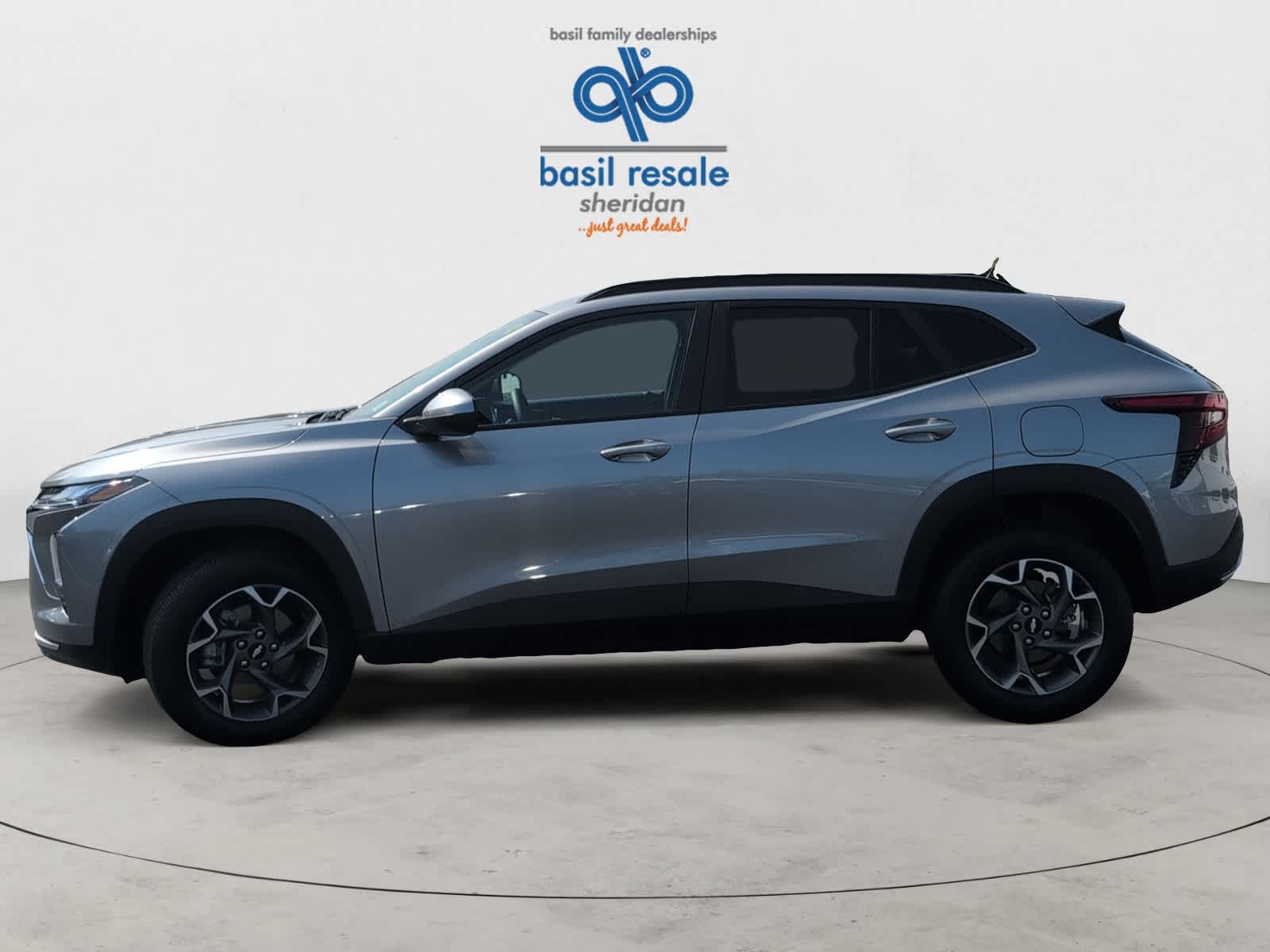 2025 Chevrolet Trax LT photo 3