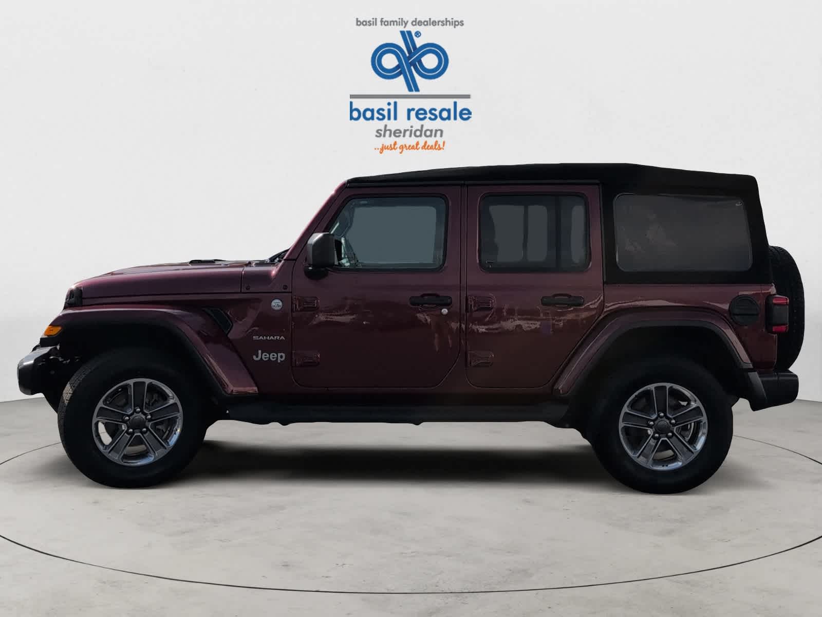 2021 Jeep Wrangler Unlimited Sahara photo 3