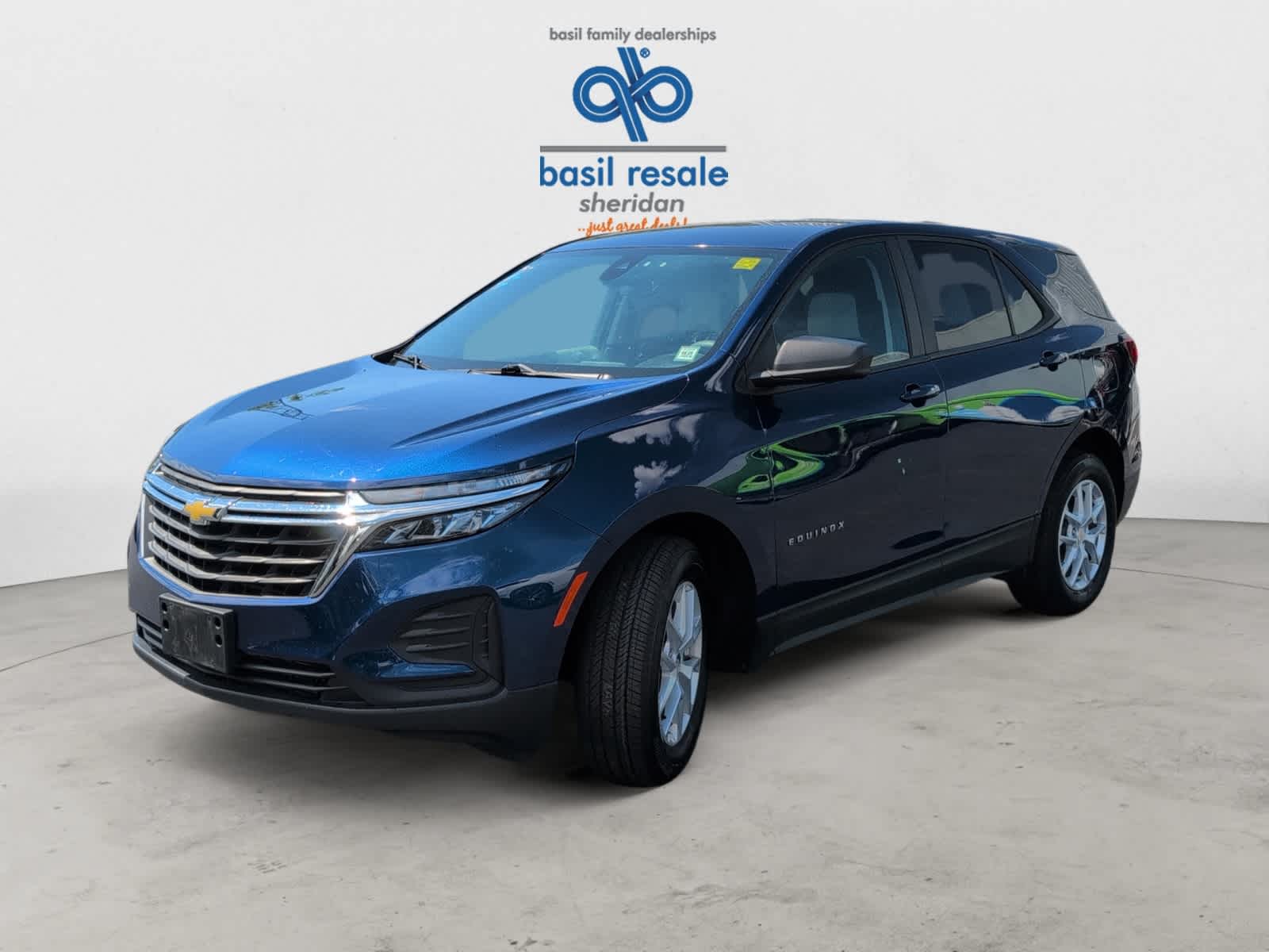 2022 Chevrolet Equinox LS photo 2