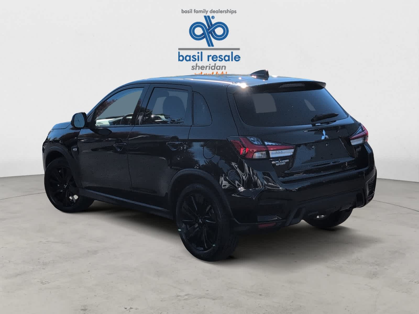 2025 Mitsubishi Outlander Sport LE photo 3