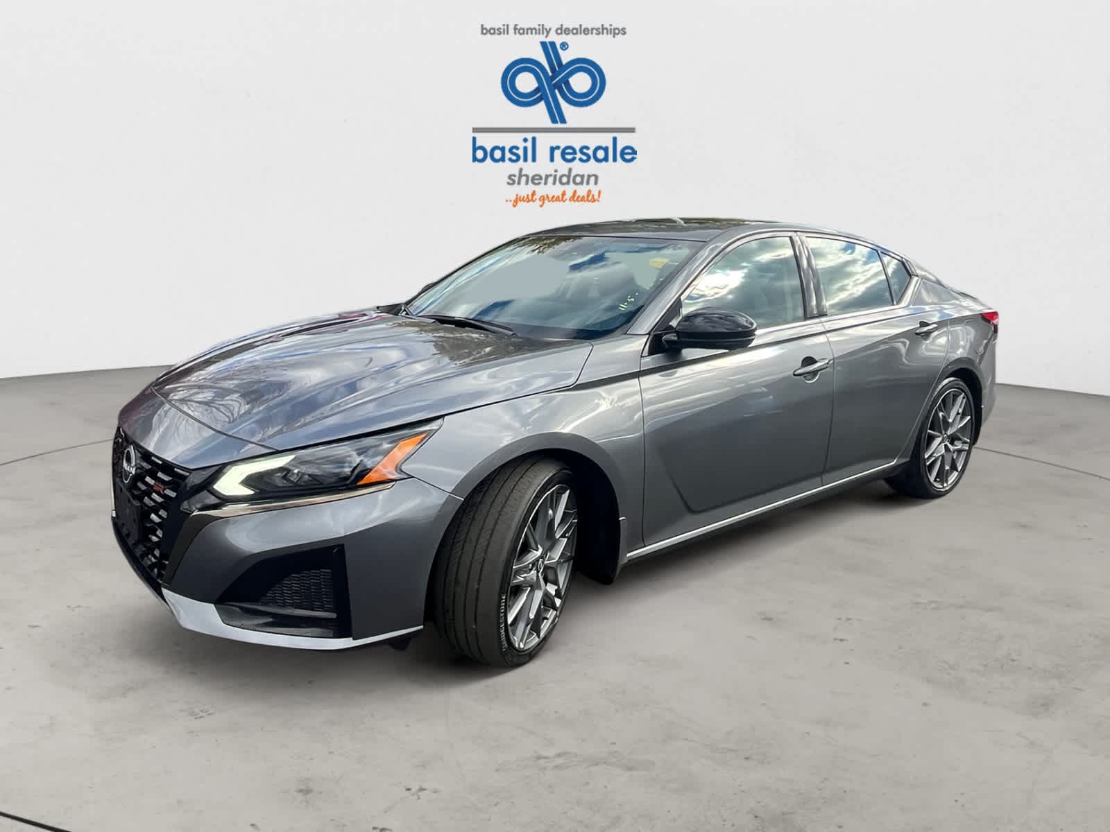 2024 Nissan Altima SR photo 2