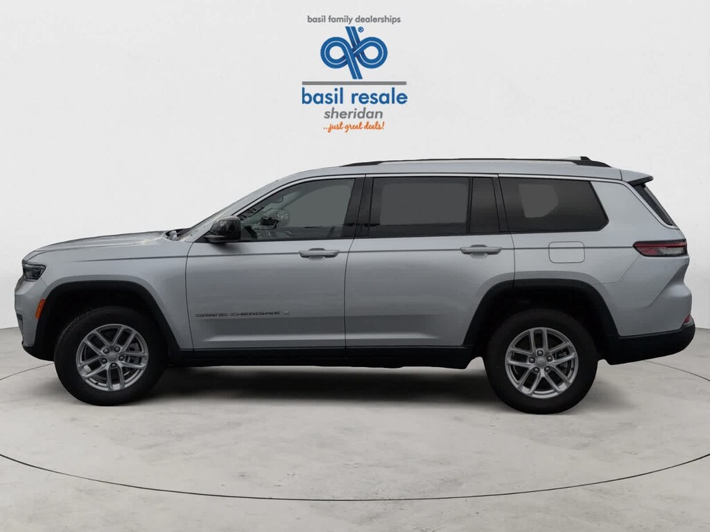 2021 Jeep Grand Cherokee Laredo photo 3