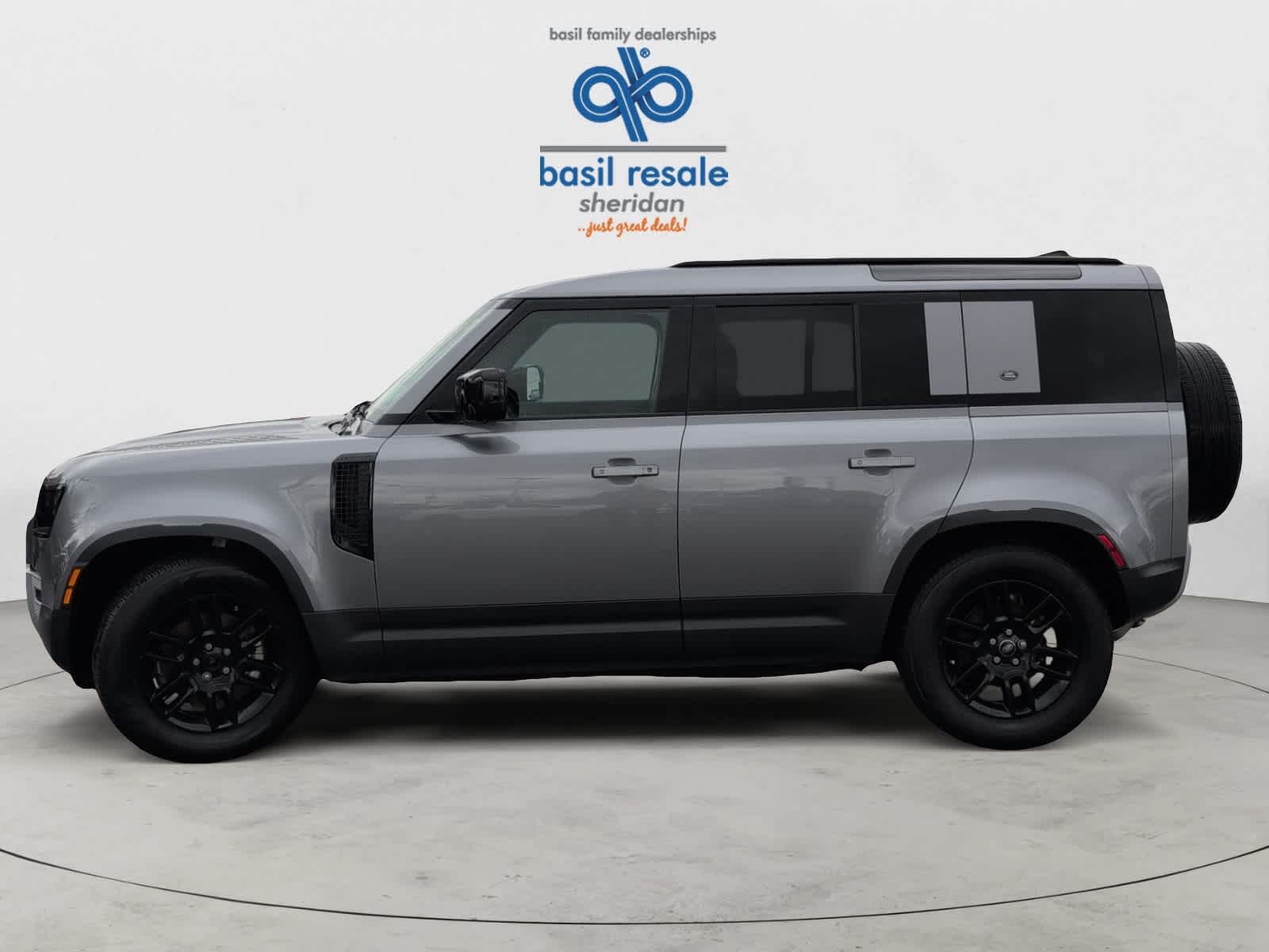 2024 Land Rover Defender S 110 photo 3