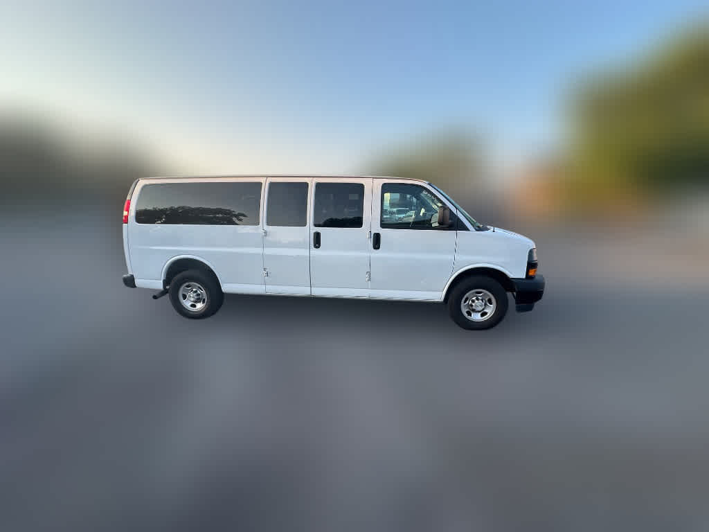 2021 Chevrolet Express LS photo 4