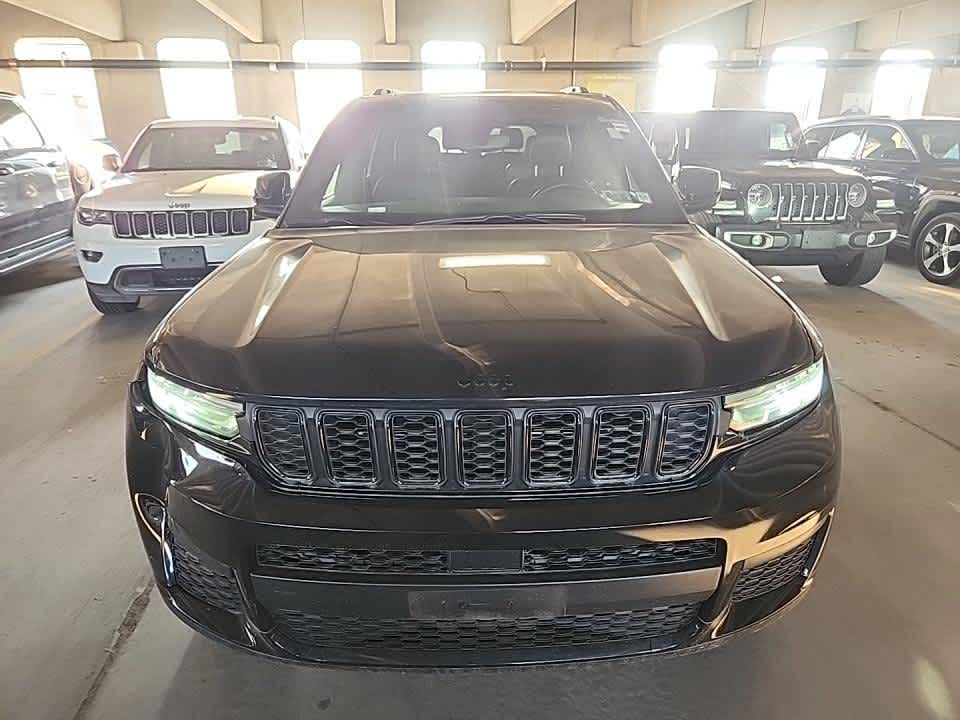 2023 Jeep Grand Cherokee Altitude photo 3