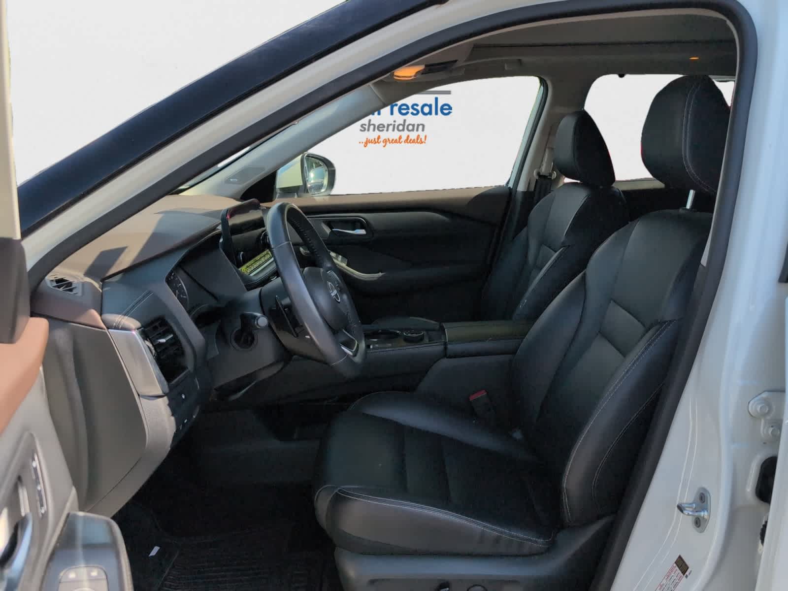 2023 Nissan Rogue SL photo 3