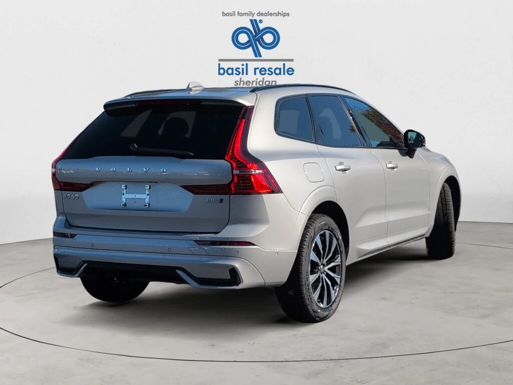 2025 Volvo XC60 Plus B5 photo 2