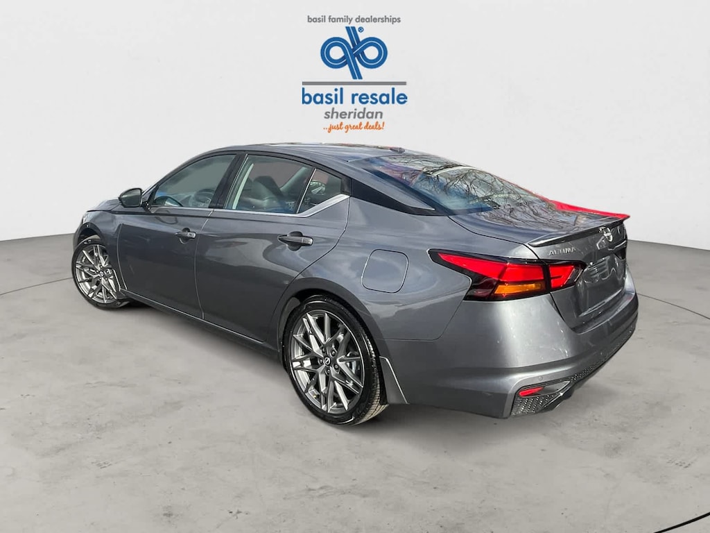 Used 2024 Nissan Altima 2.0 SR Sedan