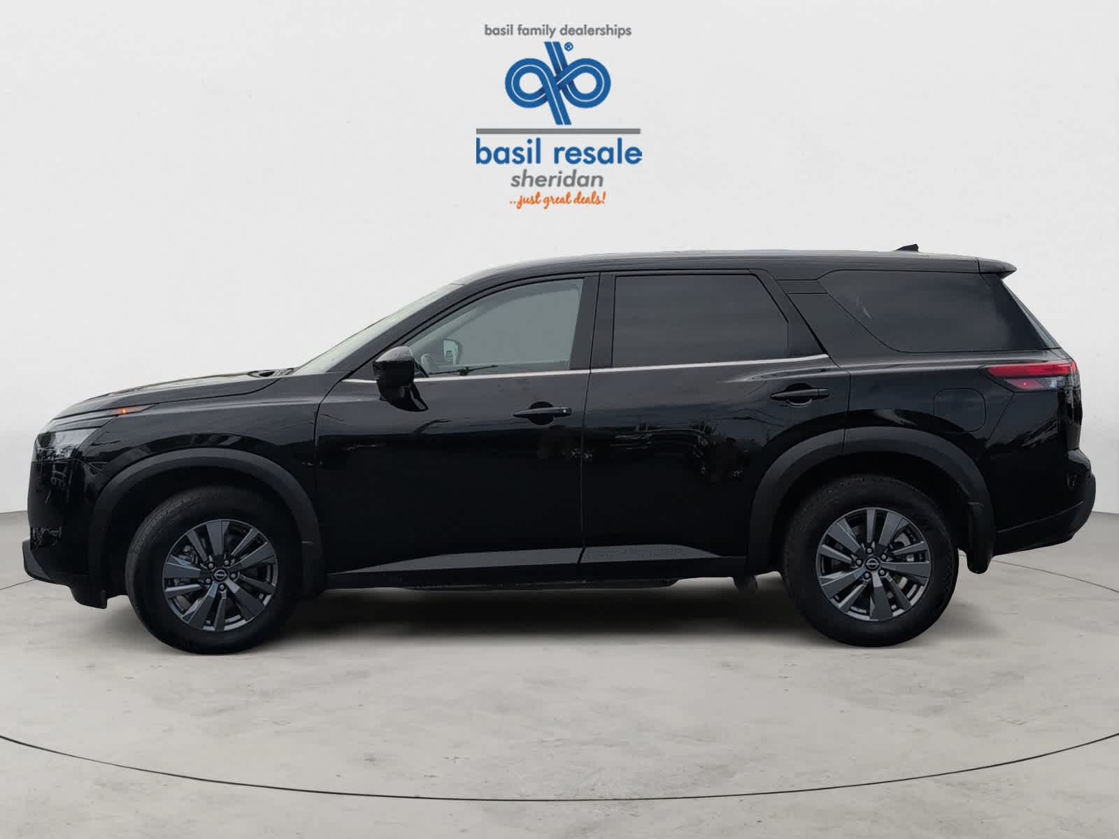 2024 Nissan Pathfinder S photo 3