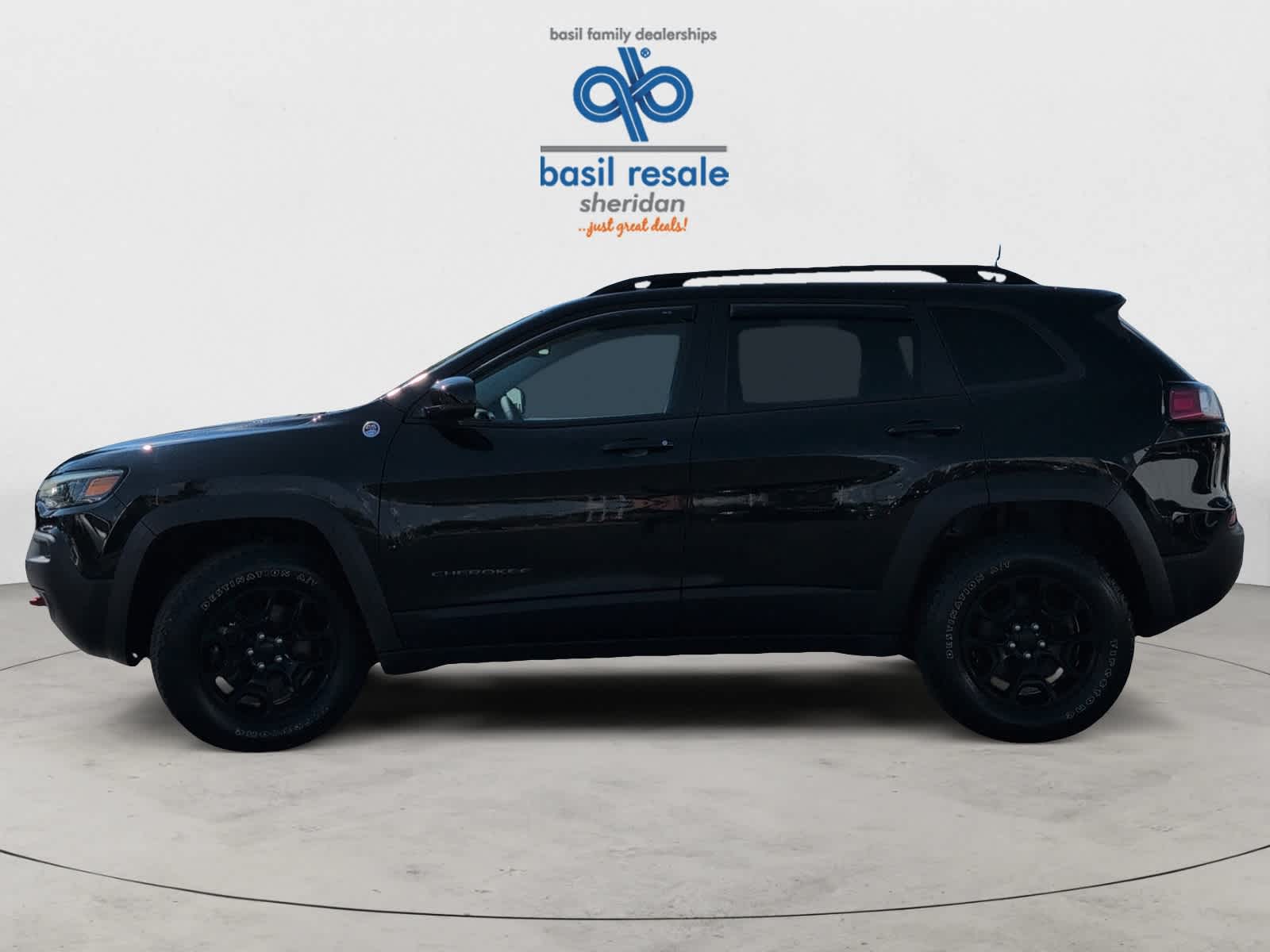 2022 Jeep Cherokee Trailhawk photo 2