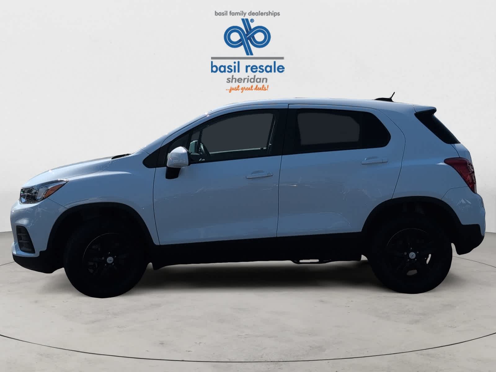 2022 Chevrolet Trax LS photo 3