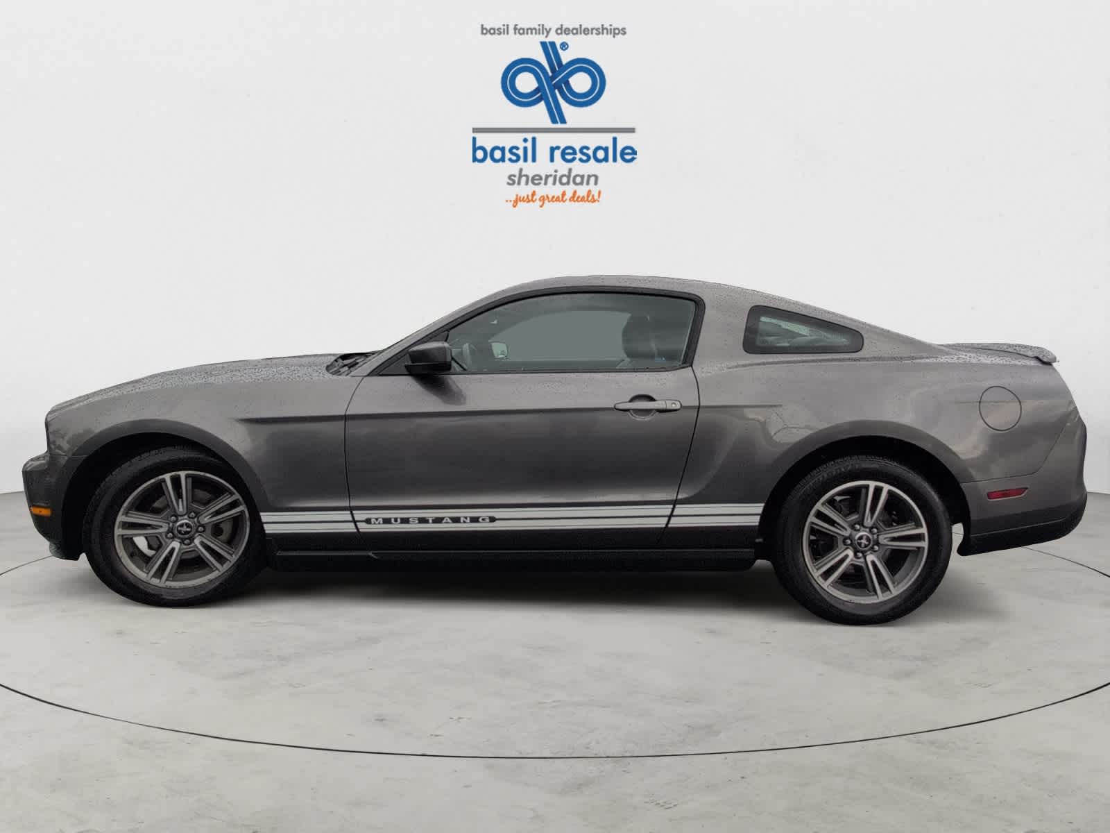 2010 Ford Mustang V6 Premium photo 3