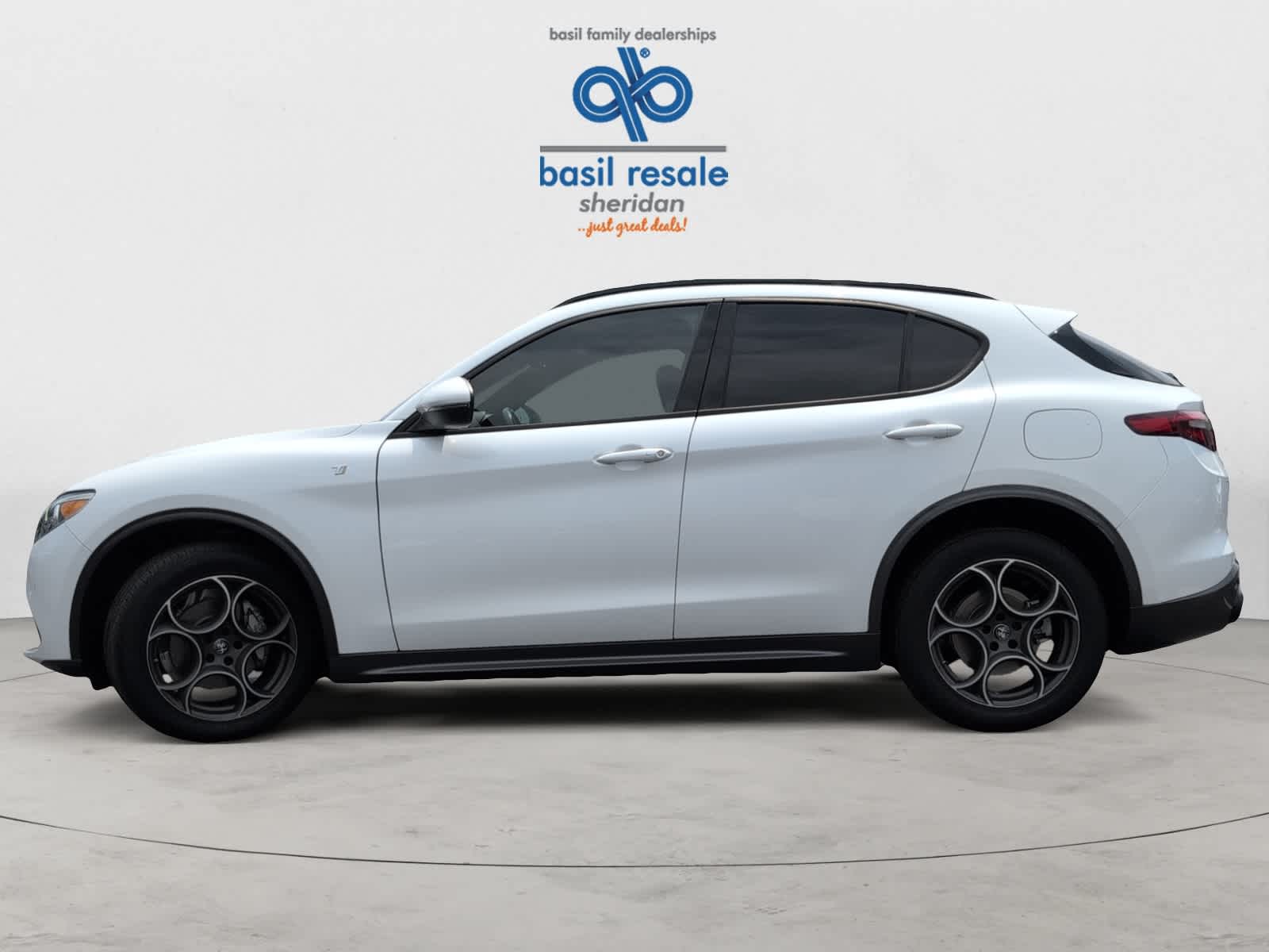 2022 Alfa Romeo Stelvio Ti photo 3