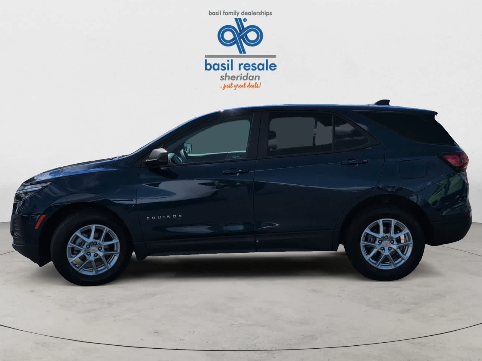 2022 Chevrolet Equinox LS photo 3