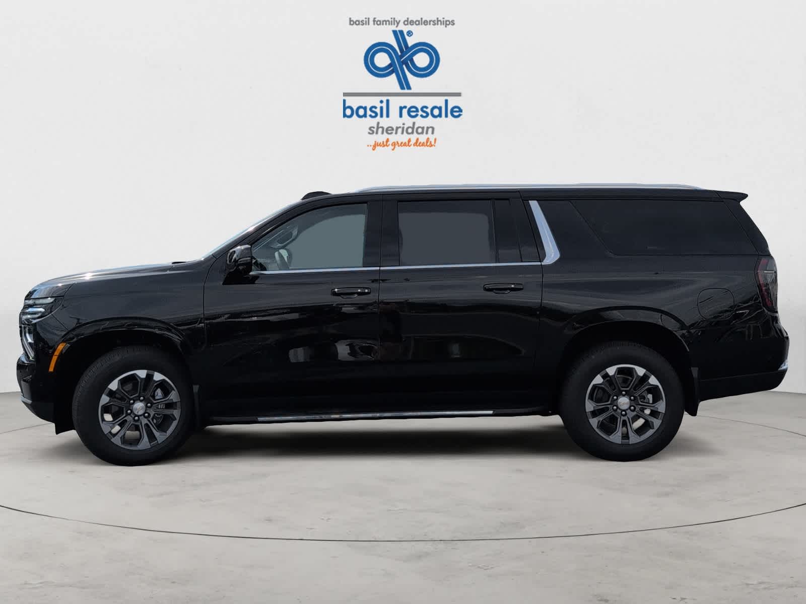 2025 Chevrolet Suburban LT photo 3