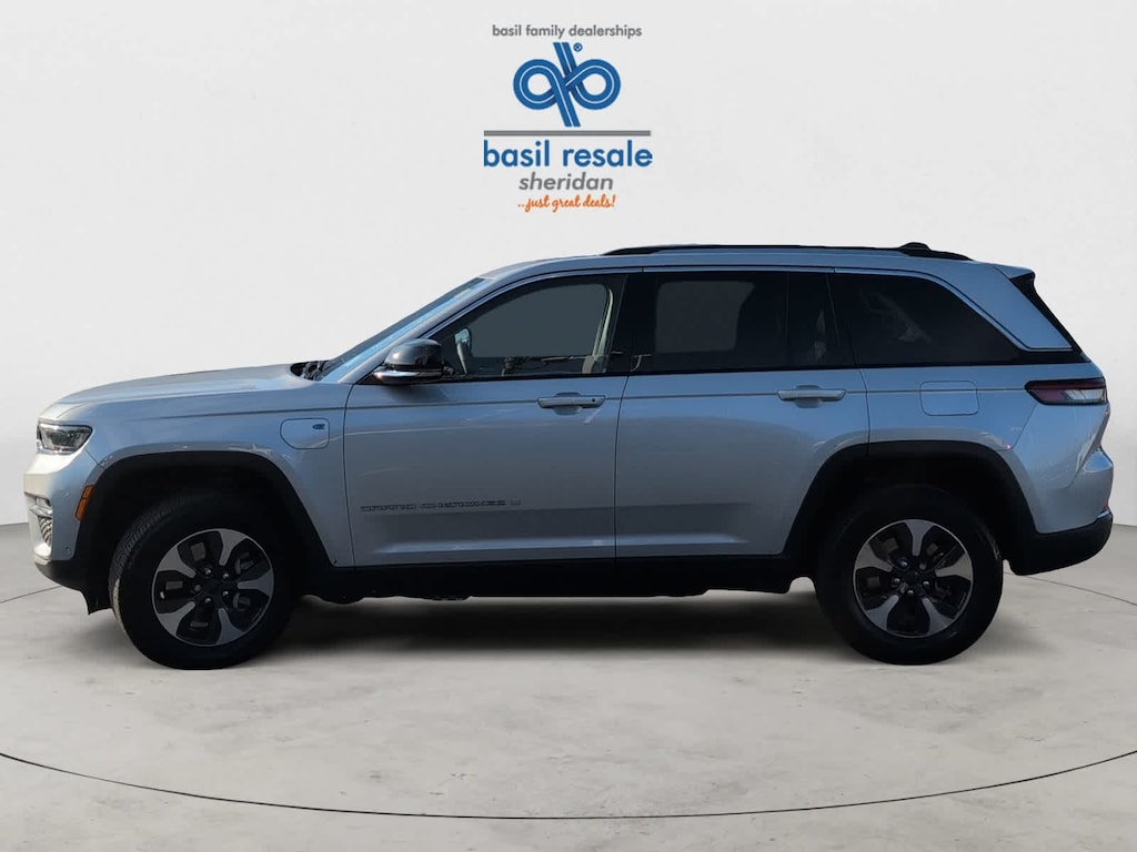 2024 Jeep Cherokee Limited 4xe photo 3