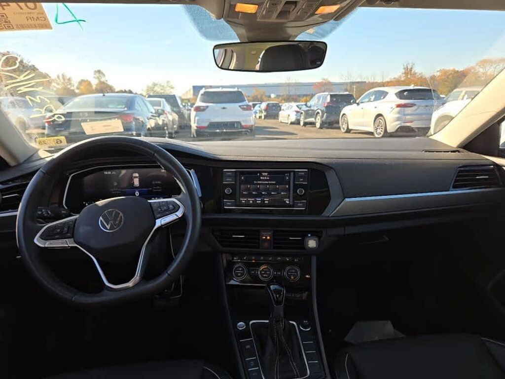 Used 2024 Volkswagen Jetta SE Auto