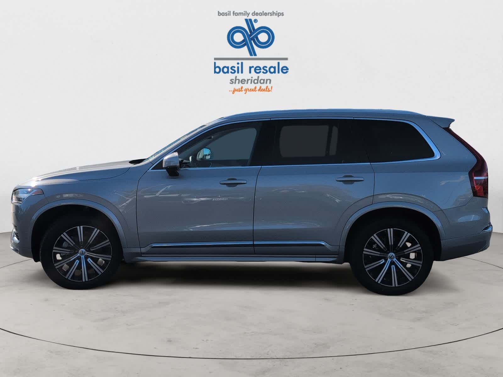 2025 Volvo XC90 Core B5 AWD photo 3