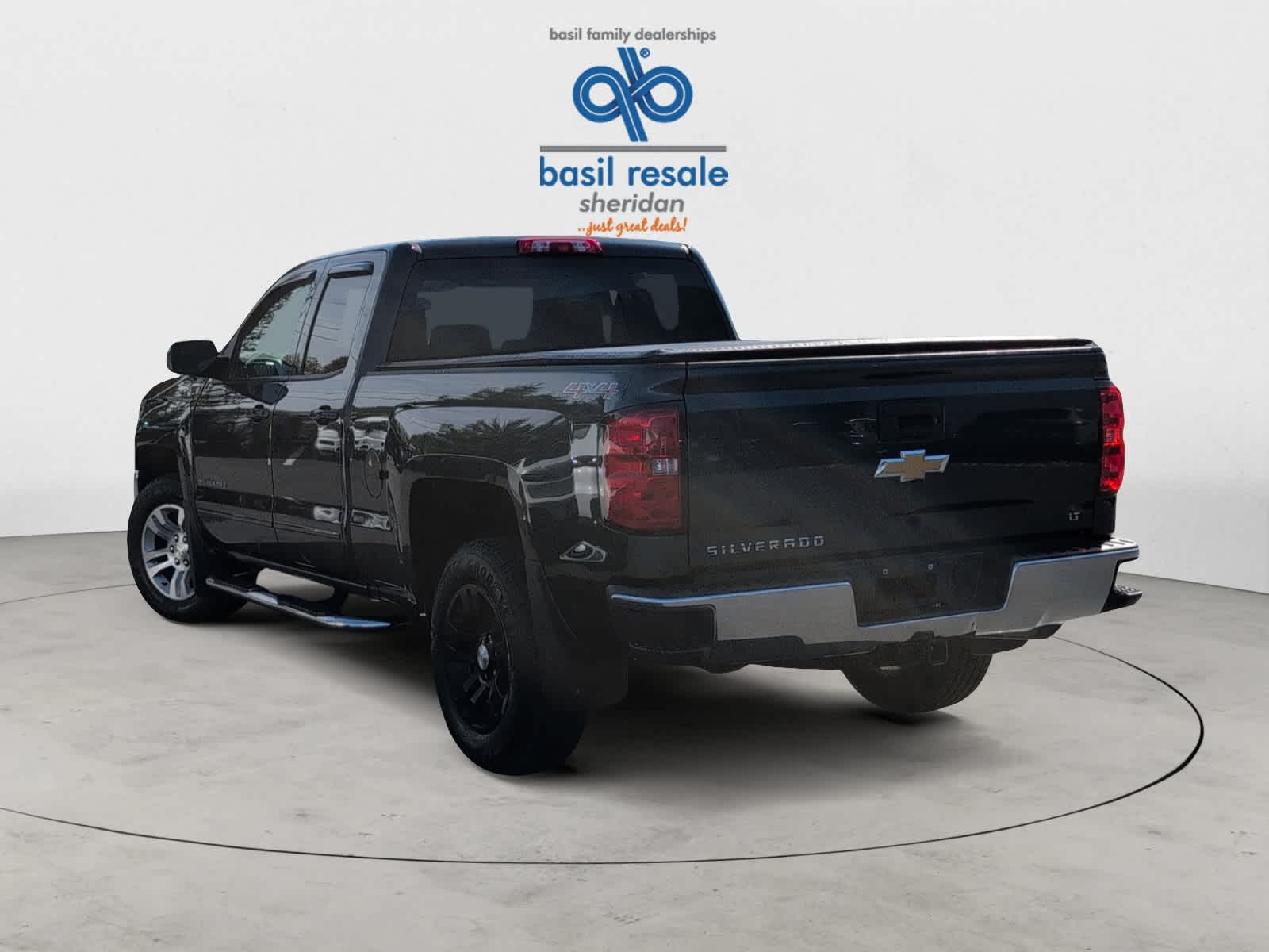 2017 Chevrolet Silverado 1500 LT photo 3