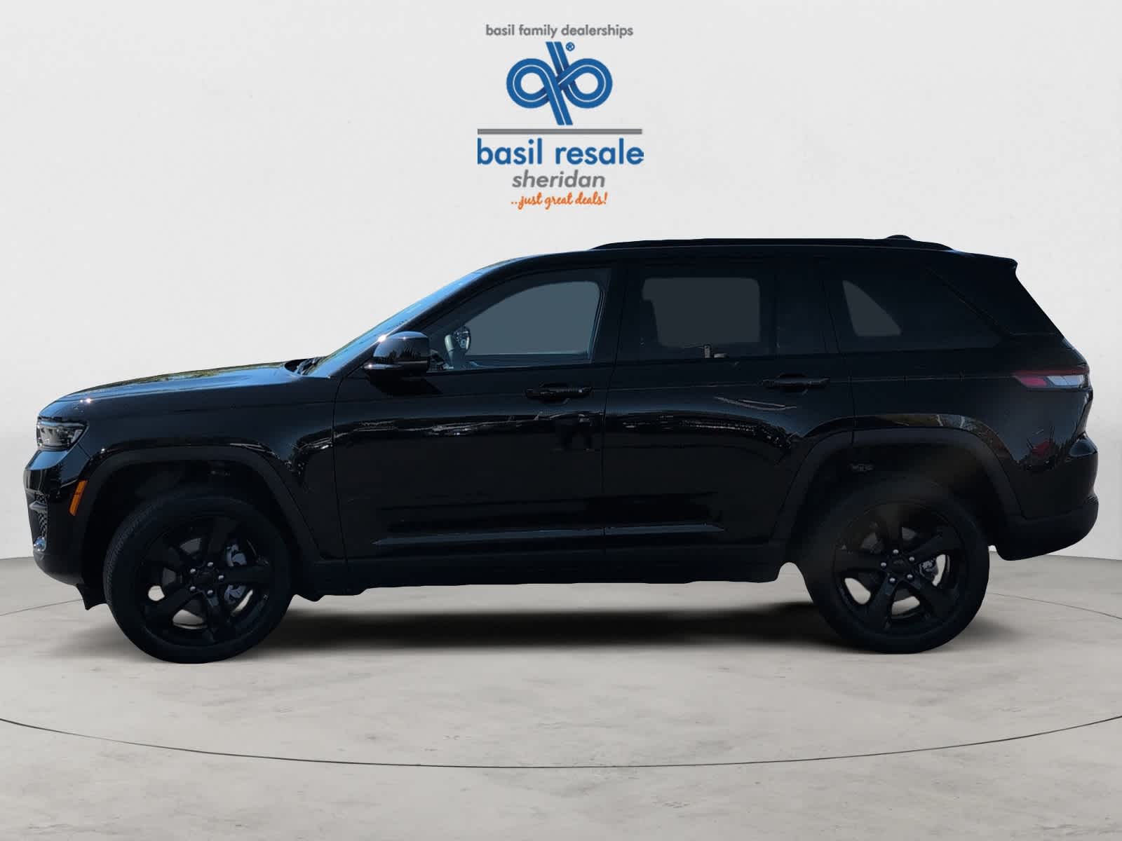 2023 Jeep Grand Cherokee Altitude photo 3