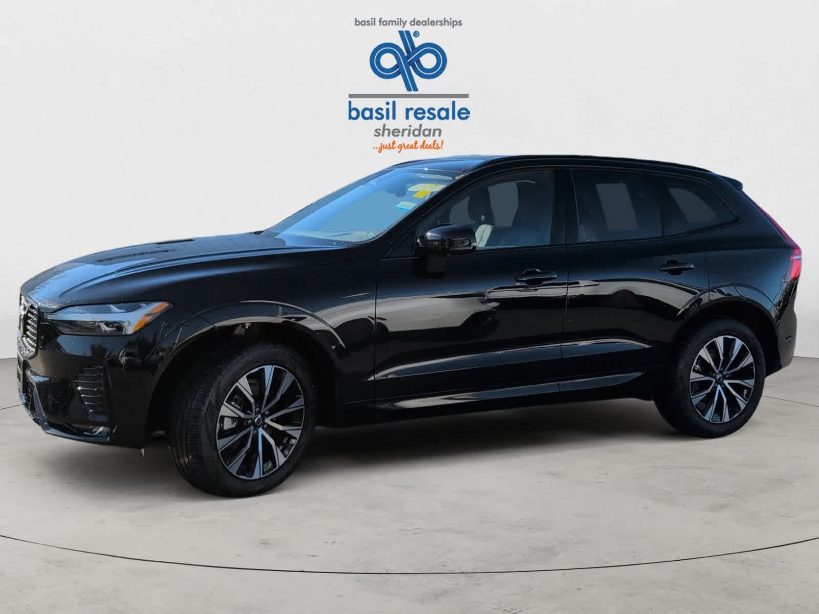 2025 Volvo XC60 Plus B5 photo 2