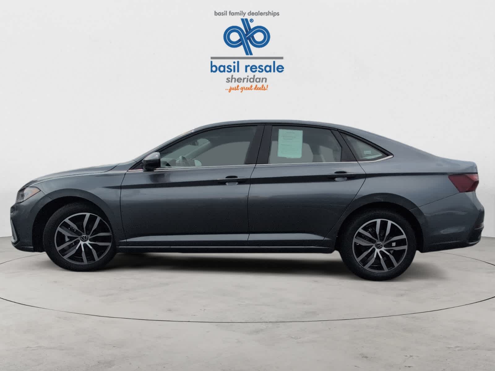 2025 Volkswagen Jetta SE photo 3