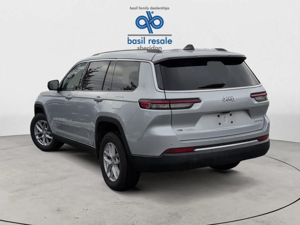 2021 Jeep Grand Cherokee Laredo photo 4