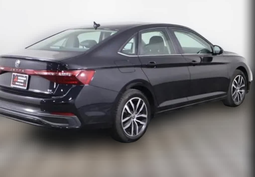 2025 Volkswagen Jetta SE photo 3