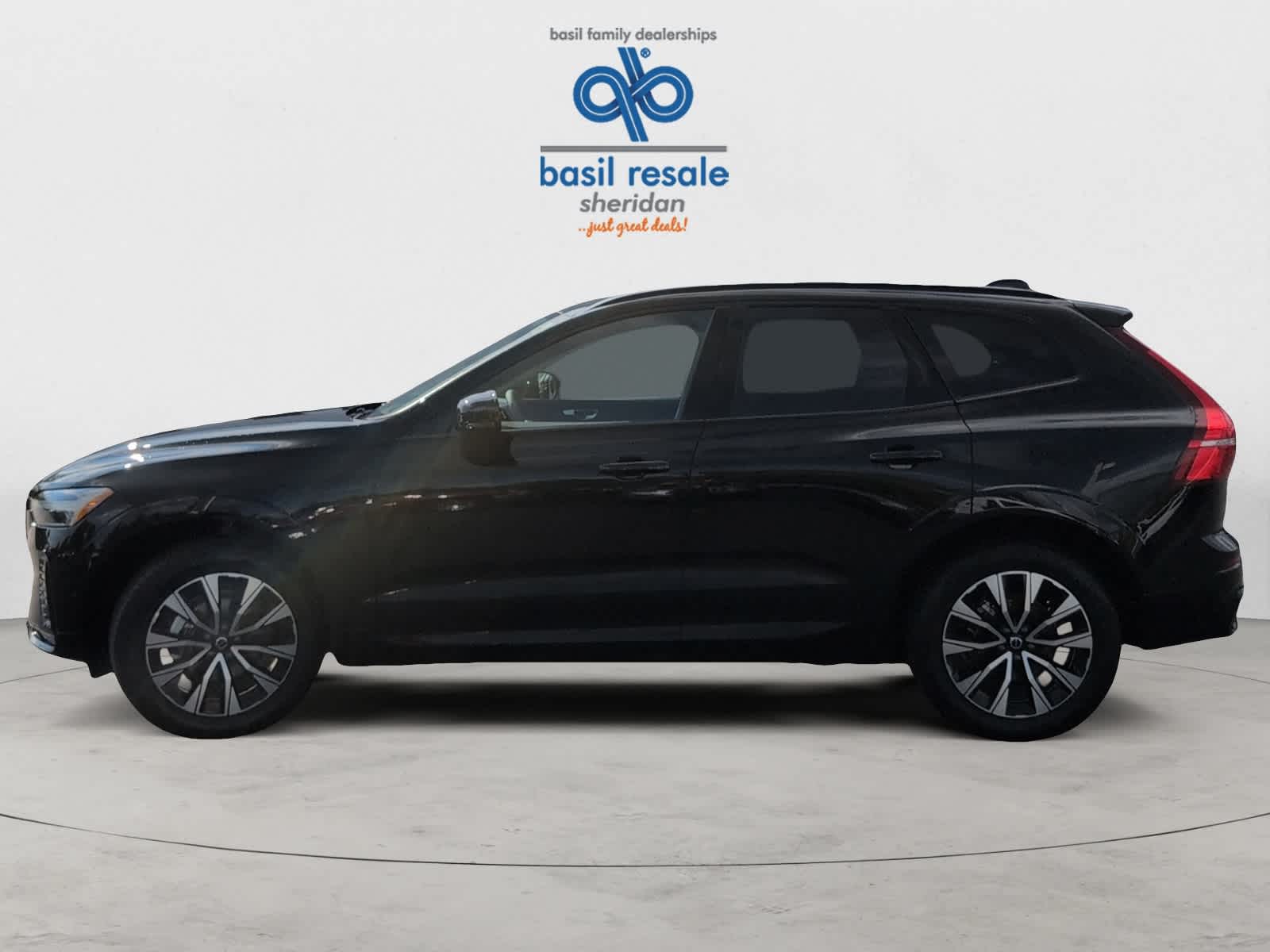 2025 Volvo XC60 Plus B5 photo 2