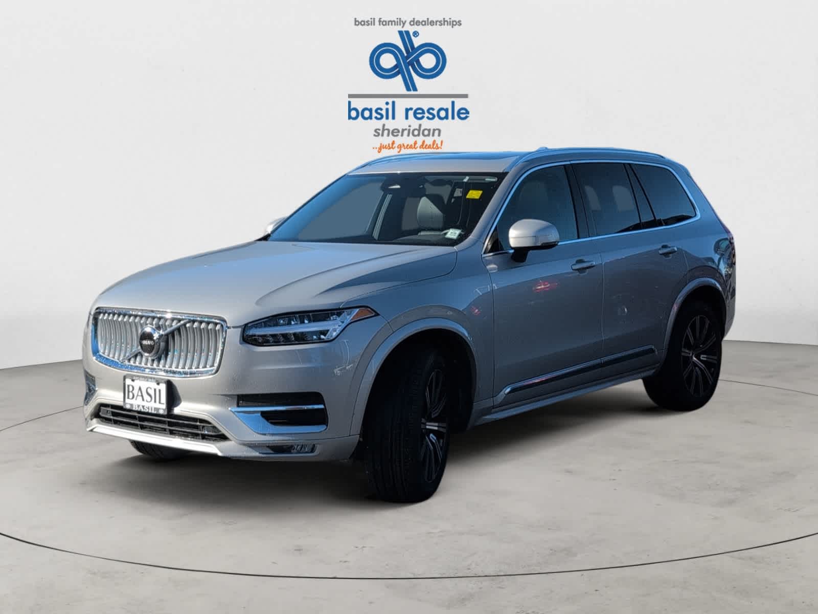 2025 Volvo XC90 Core B5 AWD photo 2