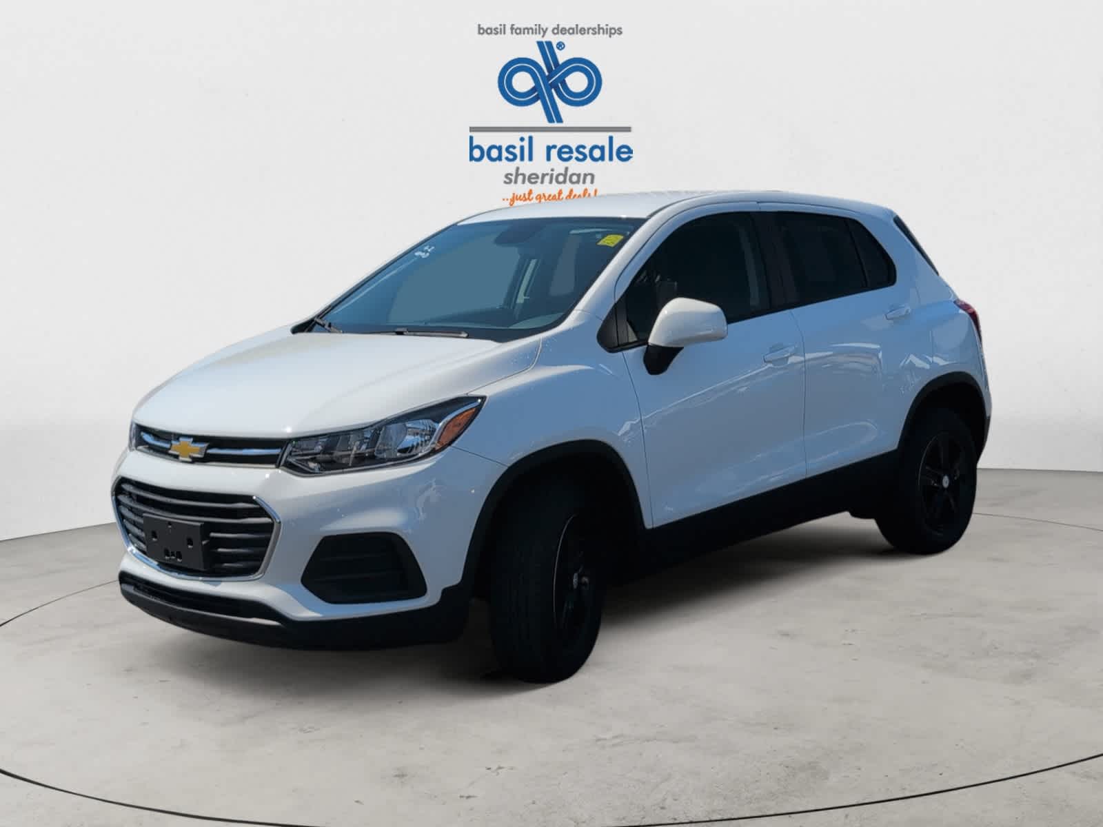 2022 Chevrolet Trax LS photo 2