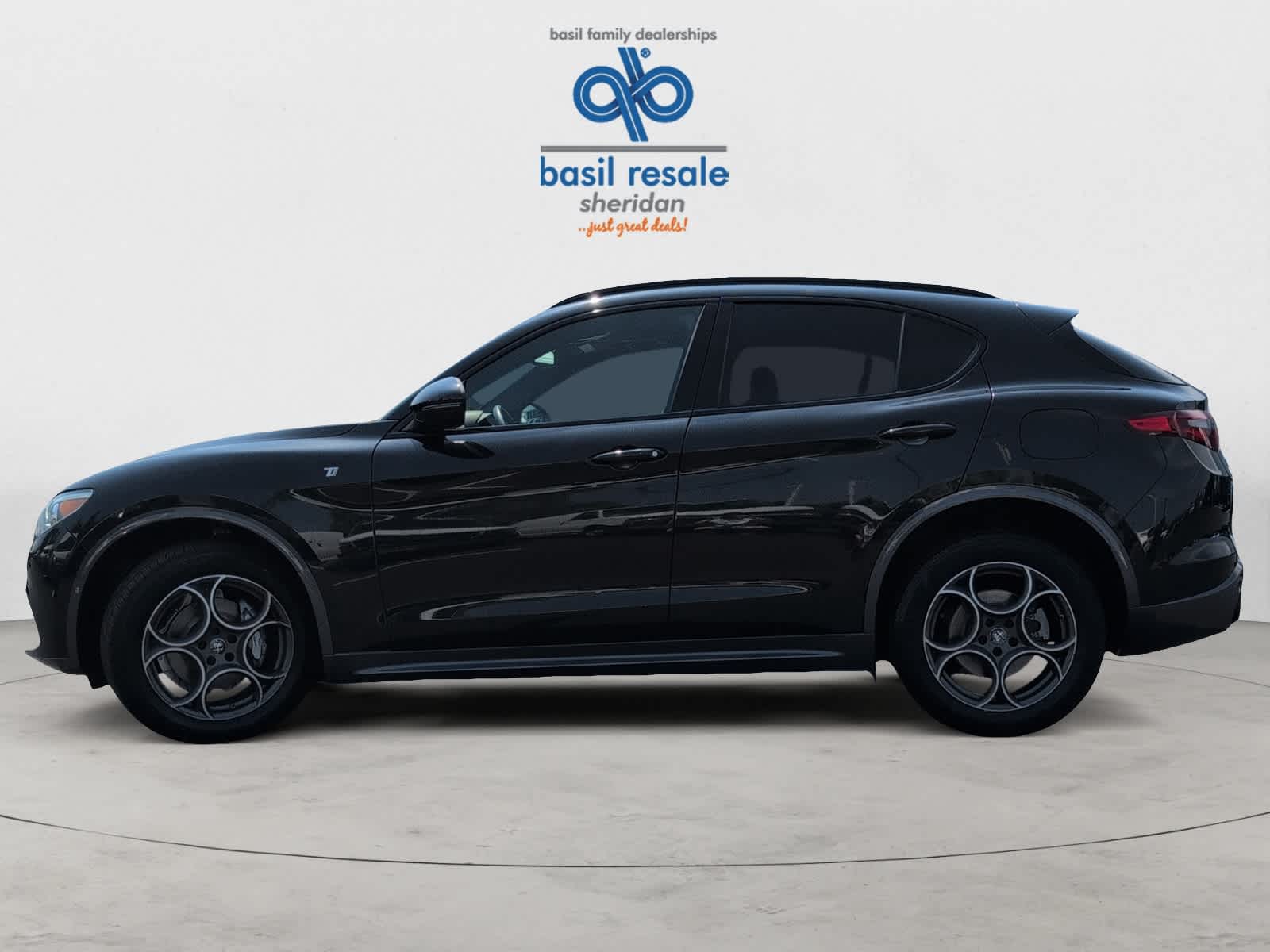 2022 Alfa Romeo Stelvio Ti photo 3